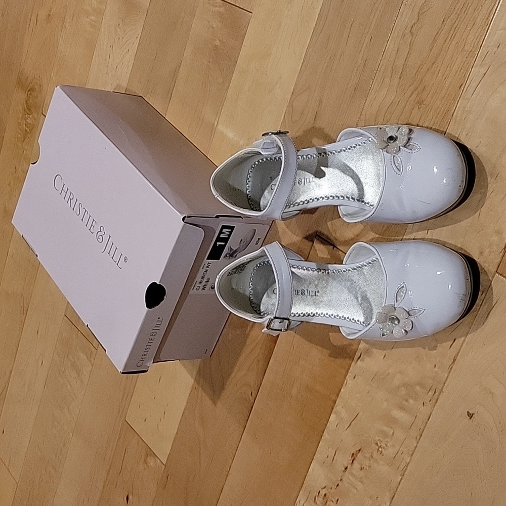 White Size 1 Dress Shoes